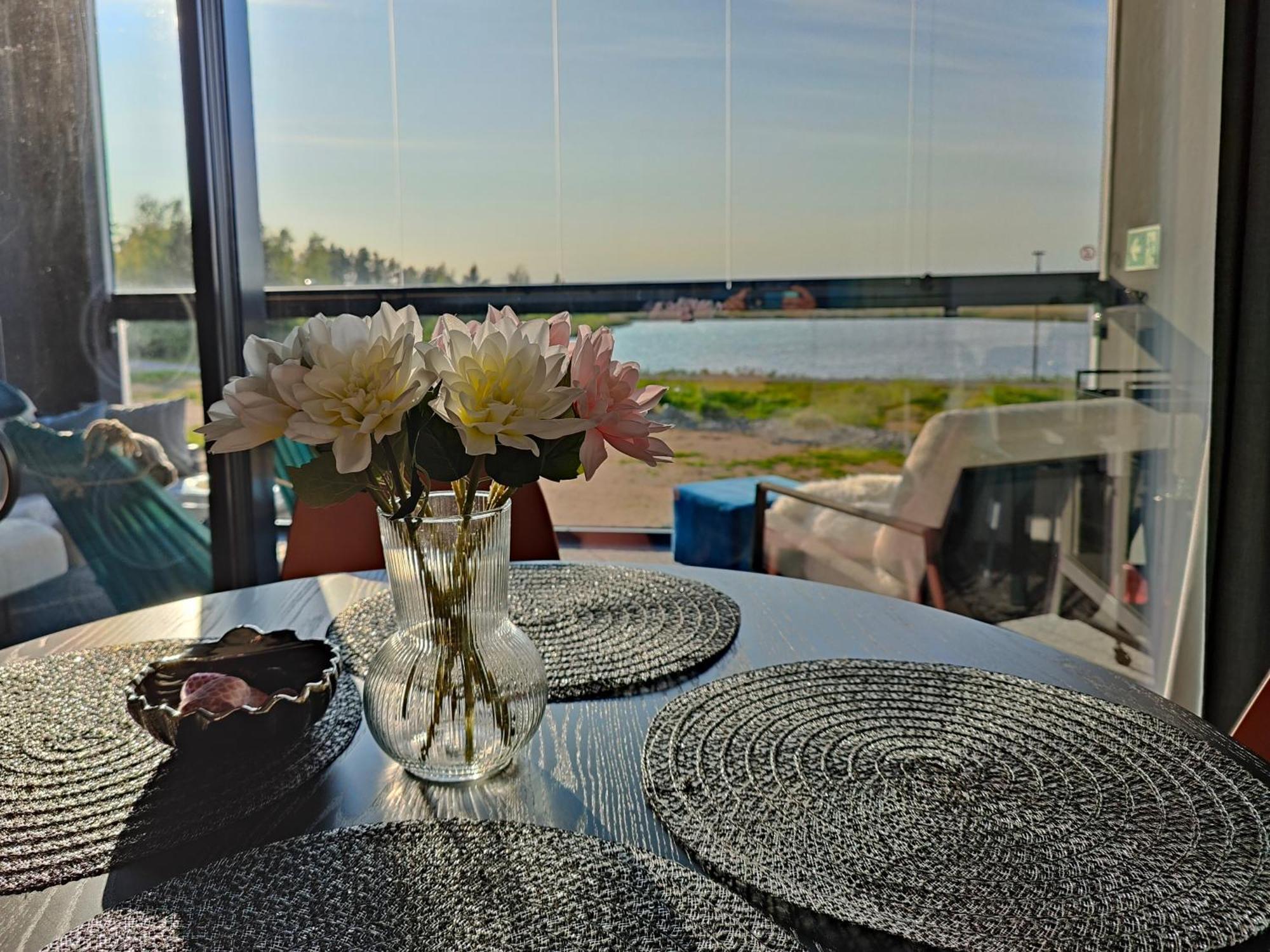 Marina Mermaid Seaview - Uusi Lumoava Merinaekoealahuoneisto, Sisaeltaeae Liinavaatteet Kalajoki Room photo
